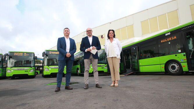 Presentación de los últimos cinco autobuses Iveco incorporados a la flota.