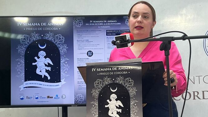 La concejala de Cultura de Priego de Córdoba, Jezabel Ramírez, en la presentación.
