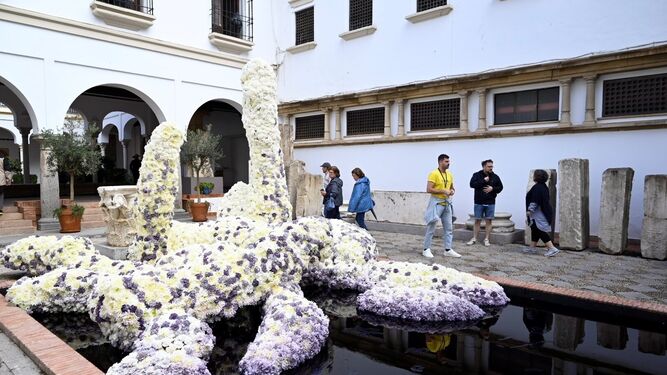 El montaje 'Flor Negra / Eco blanco' del lituano Tadao Cern, ganador de Flora 2023.