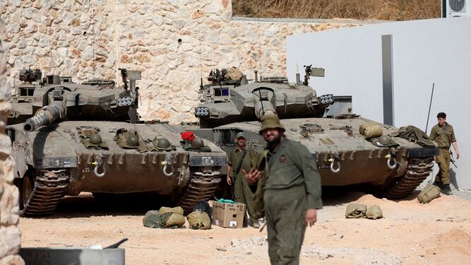 Soldados israelíes en la frontera con el Líbano