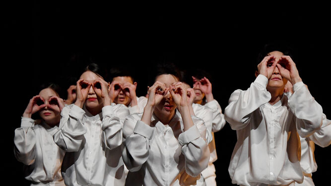 Un momento de 'Repeat and variation', de Lee Dongha Dance Project.