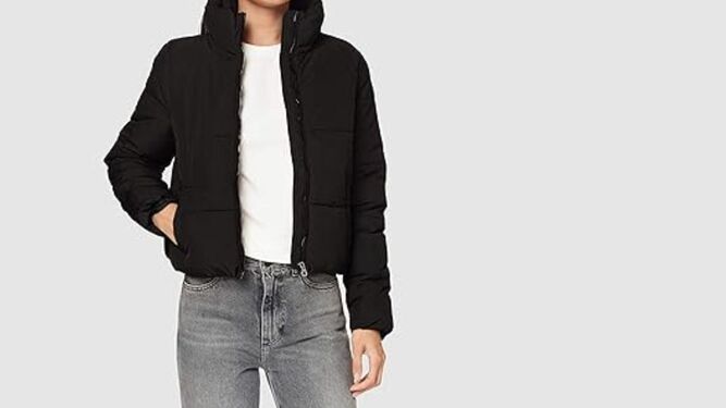 La chaqueta negra acolchada top ventas en Amazon y que necesitas este invierno ¡ahora por menos de 25€!