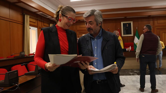 Eva Contador y Miguel Ángel Torrico, antes de informar sobre los asuntos de la Junta de Gobierno Local.