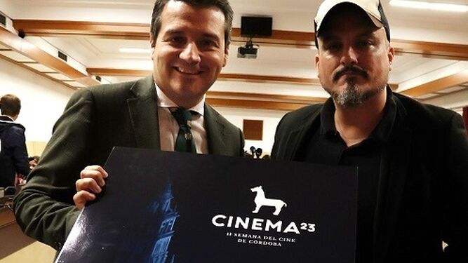 José María Bellido y Edgar Burgos presentan el cartel de la Semana de Cine.