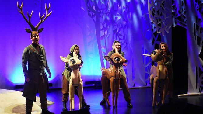 Escena del musical 'Bambi, príncipe de los bosques'