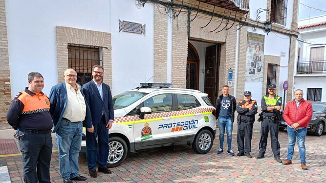 Entrega del vehículo todocamión a la agrupación municipal de Protección Civil de La Rambla.