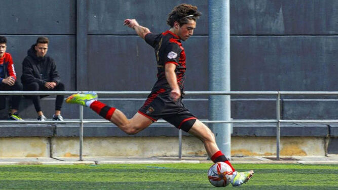 Rafa Álvarez, nuevo jugador del Salerm Puente Genil, en un partido con el Séneca.