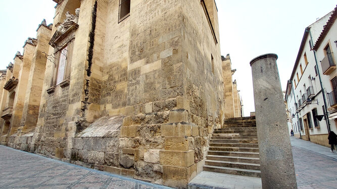La esquina suroriental de la fachada de la Mezquita-Catedral.