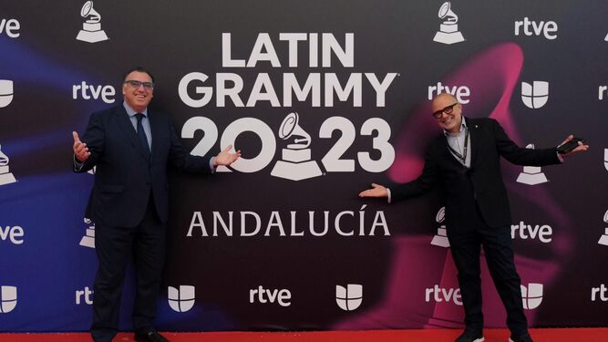El consejero de Turismo con el presidente de la Academia de los Grammy Latinos