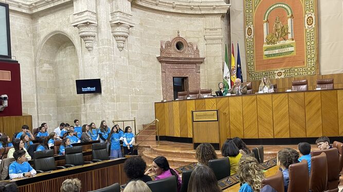Más de 130 niños visitan el Parlamento de Andalucía.