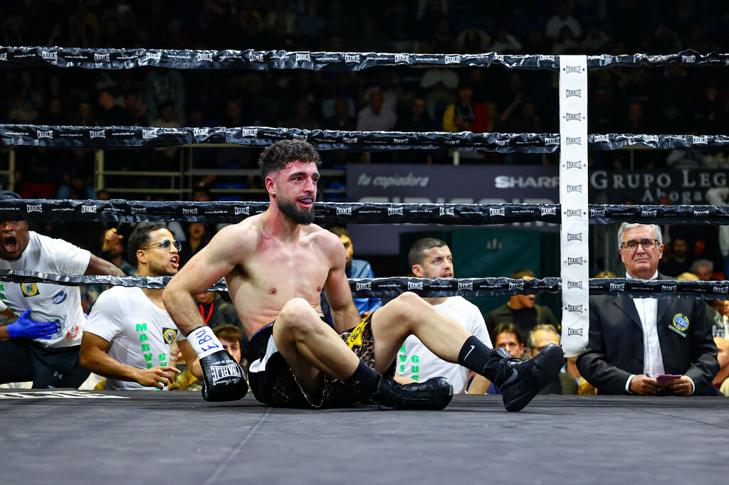 Las mejores fotos de la derrota de Jos&eacute; Luis Navarro (El Cazador Jr) ante Gustave Tamba