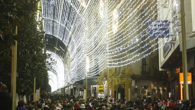 Alumbrado navideño de la calle Cruz Conde en Córdoba.