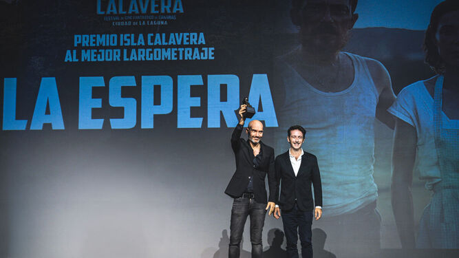 El director Francisco Javier Gutiérrez y el actor Víctor Clavijo, premiados en el Festival Isla Calavera por 'La espera'.
