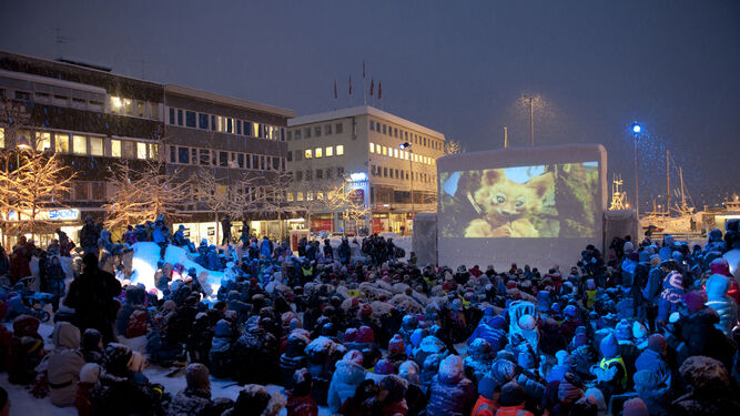 Una proyección al aire libre en el Festival de Cine de Tromsø.