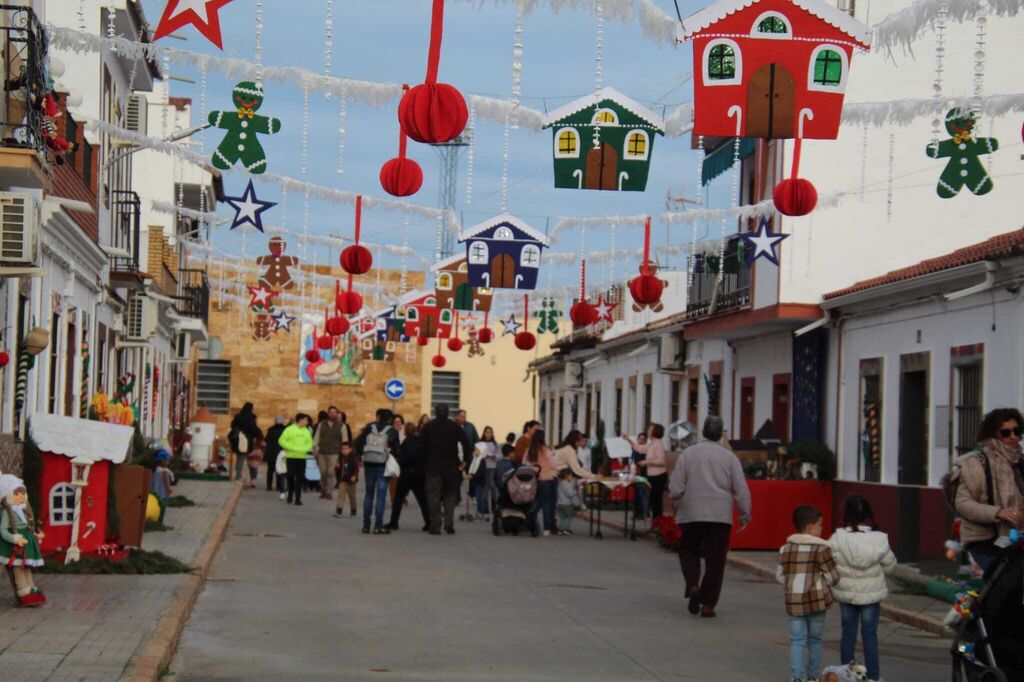 Un paseo en fotograf&iacute;as por la Navidad de Villafranca, el pueblo de C&oacute;rdoba del reciclaje y la imaginaci&oacute;n