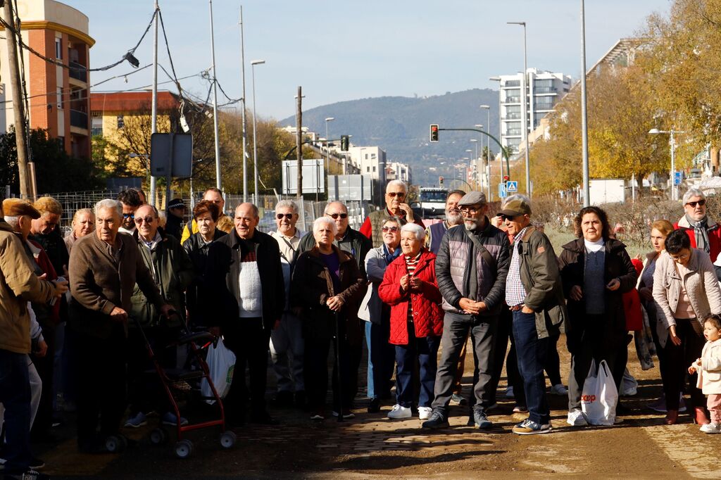 Los vecinos de carretera Trassierra vuelven a protestar por el retraso de las obras y la falta de accesibilidad, en im&aacute;genes