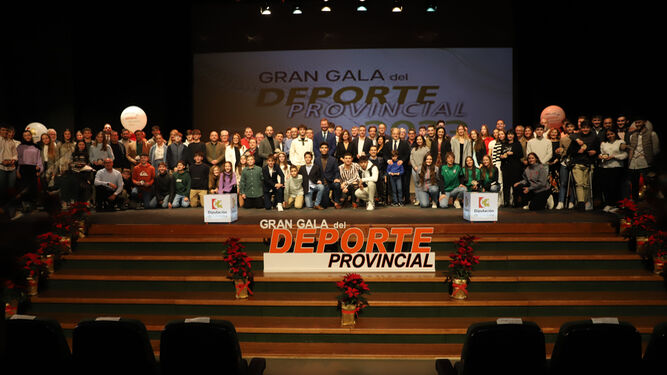 Foto de familia de los premiados en la Gran Gala del Deporte Provincial.
