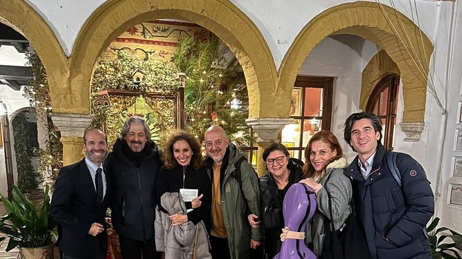 Ana Belén con el elenco de 'Romeo y Julieta despiertan...' en Bodegas Campos