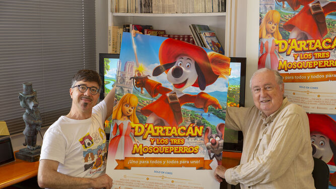 Toni García y Biern Boyd con el cartel del largo 'D'Artacan y los tres mosqueperros' (2021).