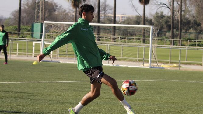 Álex López, en el entrenamiento del Córdoba B de este martes.