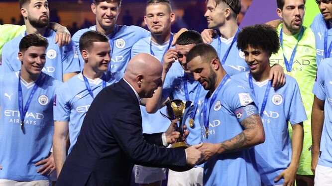 Los jugadores del Manchester City celebran el título mundial.