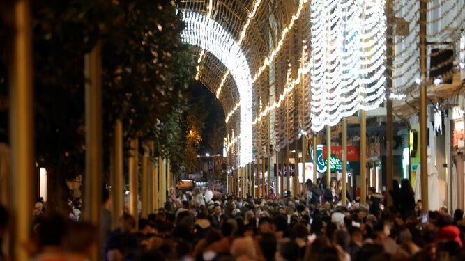 Espectáculo de luz y sonido de la calle Cruz Conde de Córdoba.