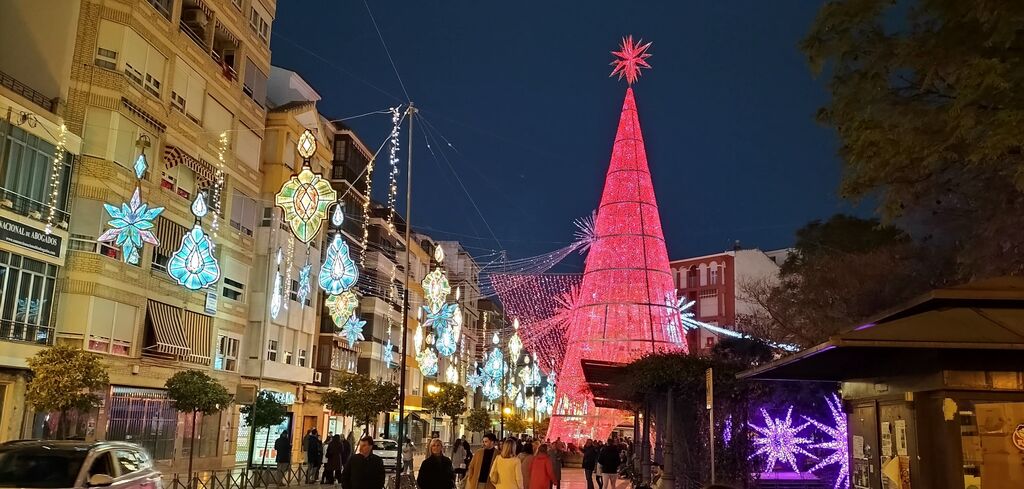 En fotos, locura por las luces de Navidad de Puente Genil