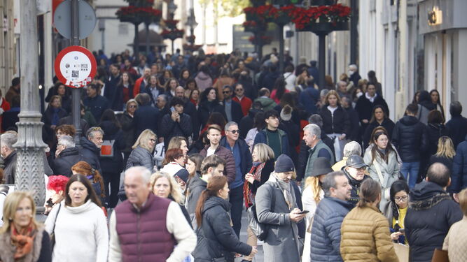 Numerosas personas en el Centro de Córdoba.