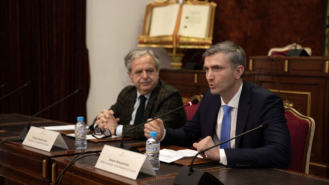 El presidente de la Diputación, Salvador Fuentes y el ministro consejero de la embajada de Ucrania en Madrid, Dymitro Matiuschenko