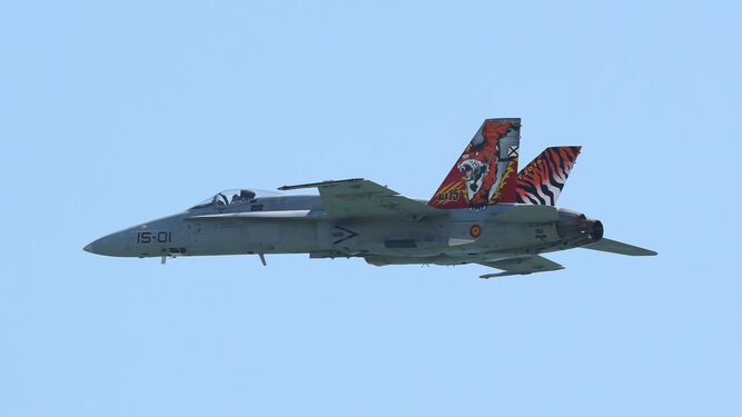 Un F-18 en vuelo.