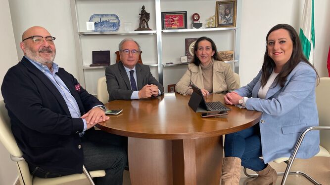 Un momento de la reunión entre dirigentes de Vox Córdoba y el presidente de CECO, Antonio Díaz.