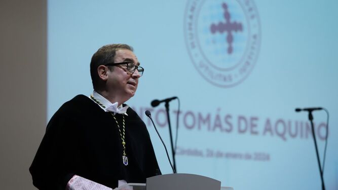El rector de la Universidad Loyola Andalucía, Fabio Gómez-Estern, durante su intervención.