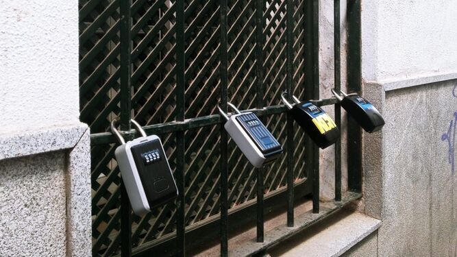 Cajas de seguridad para llaves de apartamentos turísticos.