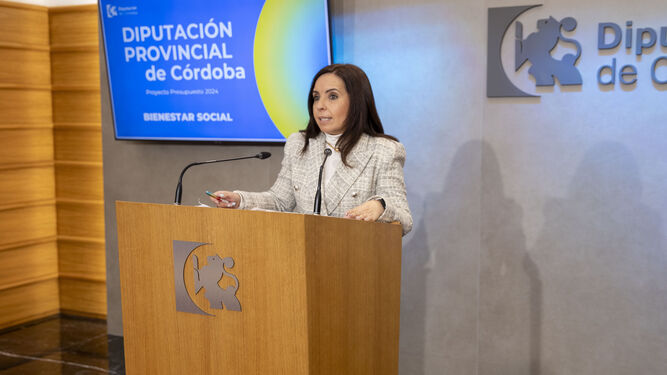 Irene Aguilera presenta el presupuesto destinado a políticas sociales en la Diputación de Córdoba.