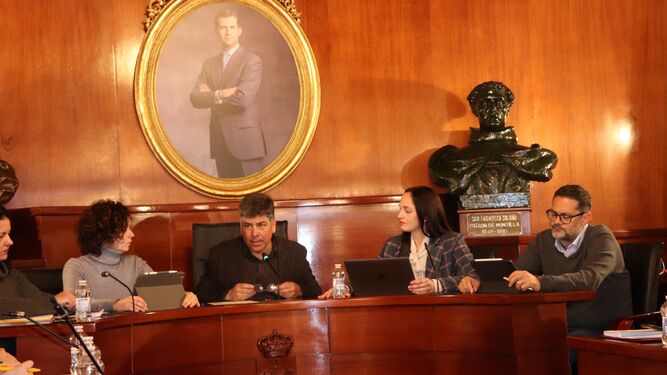 Un momento de la sesión plenaria en el Ayuntamiento de Montilla.
