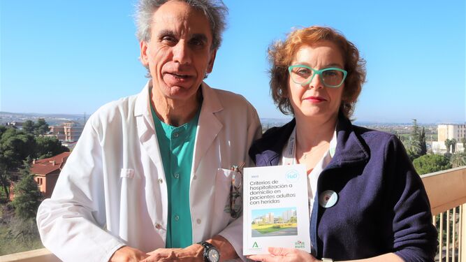 Lorenzo Pérez y María Moreno, autores de la guía para el abordaje de heridas en hospitalización domiciliaria.