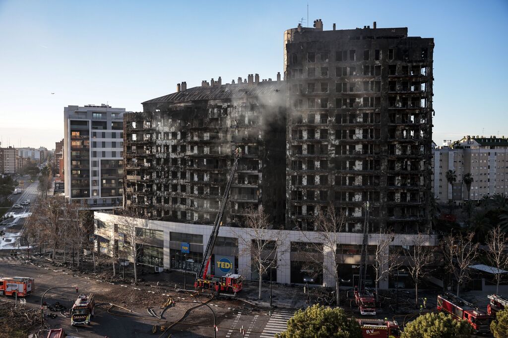 El aspecto desolador de los edificios incendiados