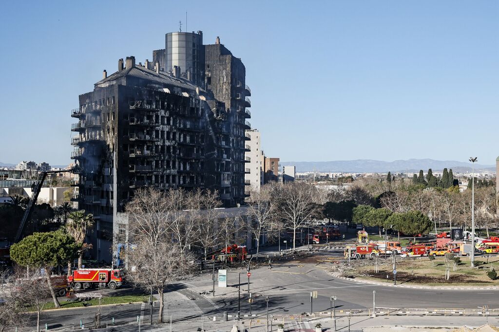 As&iacute; ha quedado el residencial que ardi&oacute; en llamas en Valencia