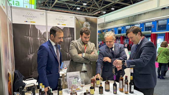 Dirigentes institucionales de la Diputación de Córdoba en la World Olive Oil Exhibition de Madrid.
