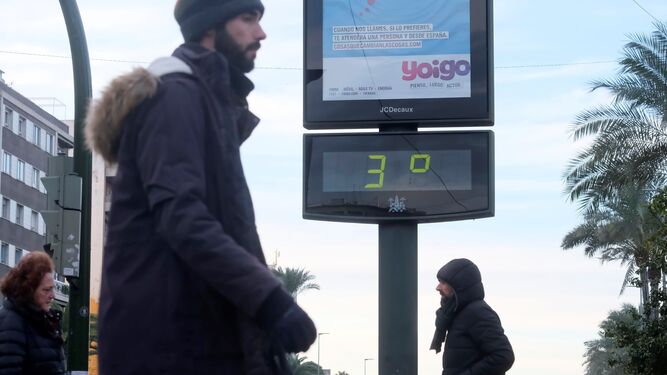 Un termómetro marca 3 grados de temperatura en Córdoba.