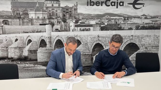 Firma del acuerdo entre Ibercaja y Asaja Córdoba.