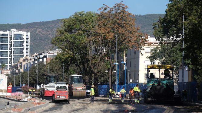 Obras en la avenida de Trassierra de Córdoba.