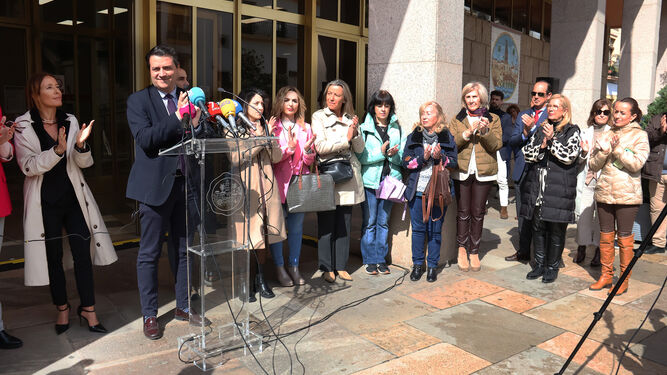 Lectura del manifiesto en el Ayuntamiento de Córdoba.