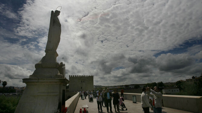 San Rafael en el Puente Romano, una de las insignias de Córdoba.