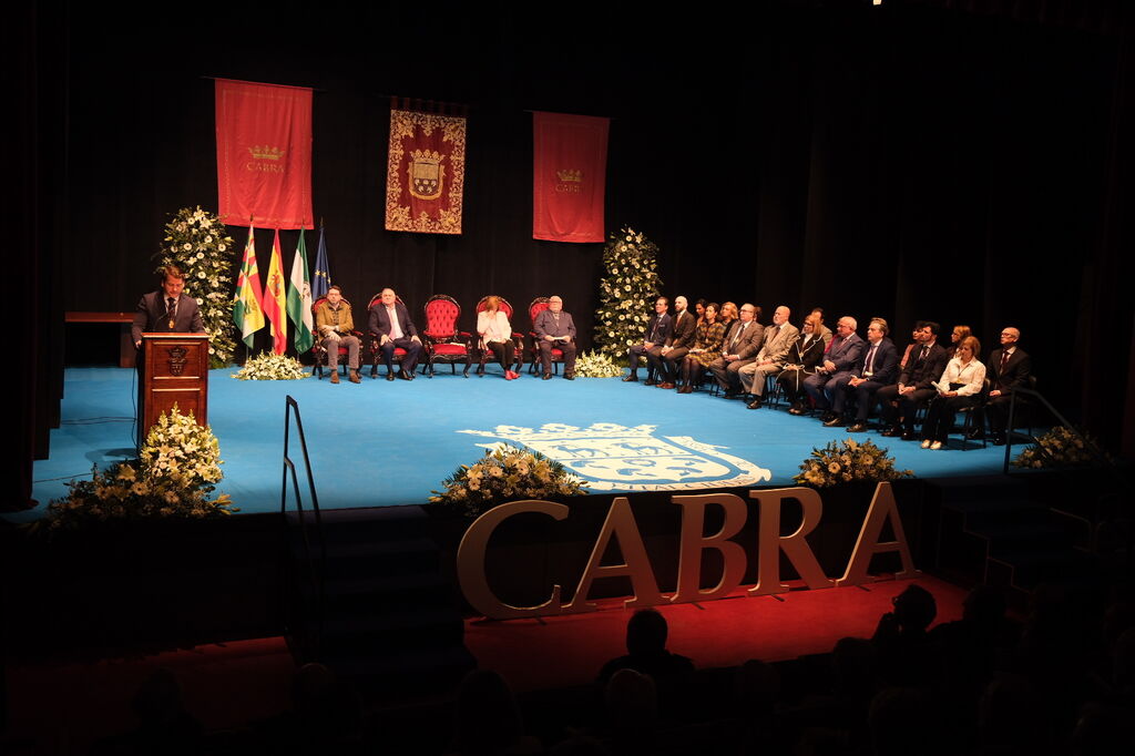 El homenaje de Cabra a las corporaciones municipales democr&aacute;ticas, en im&aacute;genes