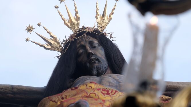 El Cristo de Ánimas, durante su salida procesional del 2023.
