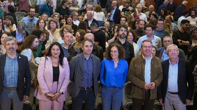 Imagen de los asistentes a la presemtación de la Plataforma Andaluza por la Mayoría Social.