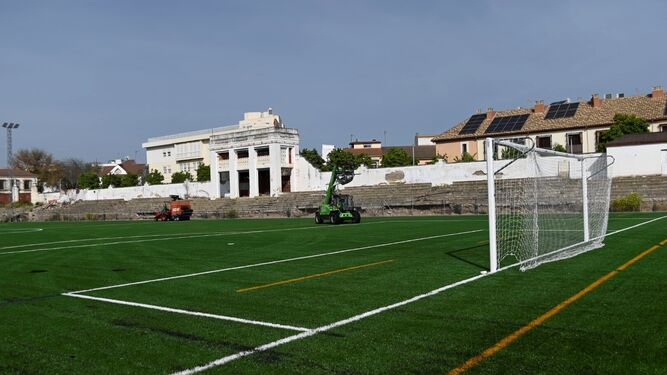 Nuevo campo de césped artificial del estadio de San Eulogio.