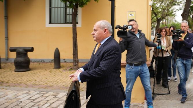 El abogado Luis Romero, a su llegada al Togado Militar.