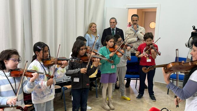 Algunos de los pequeños que participan en el curso curso de iniciación a la música de la Fundación Barenboim-Said.